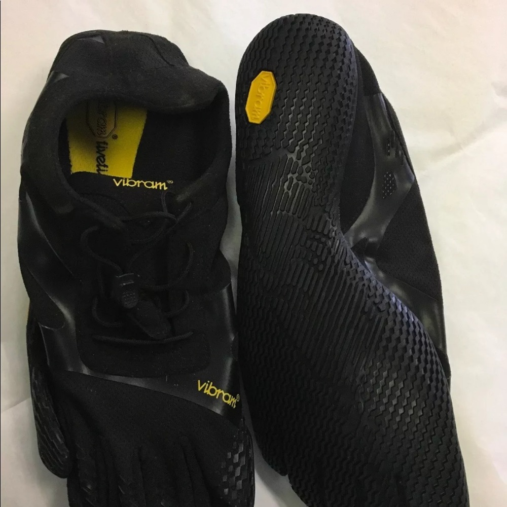 SOLD. Vibrant Fivefinger Ascent running 10/10.5
